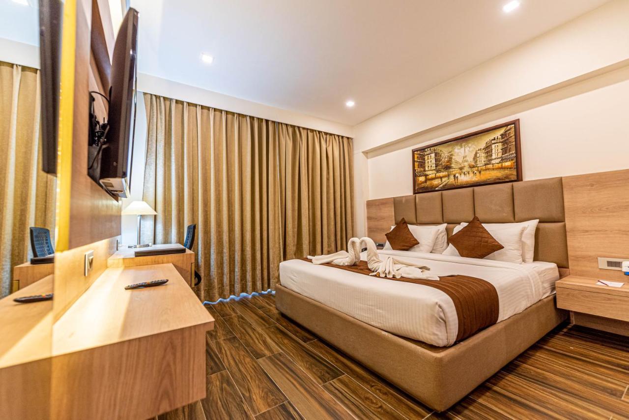 The Elite Lucknow Convention Hotel ภายนอก รูปภาพ