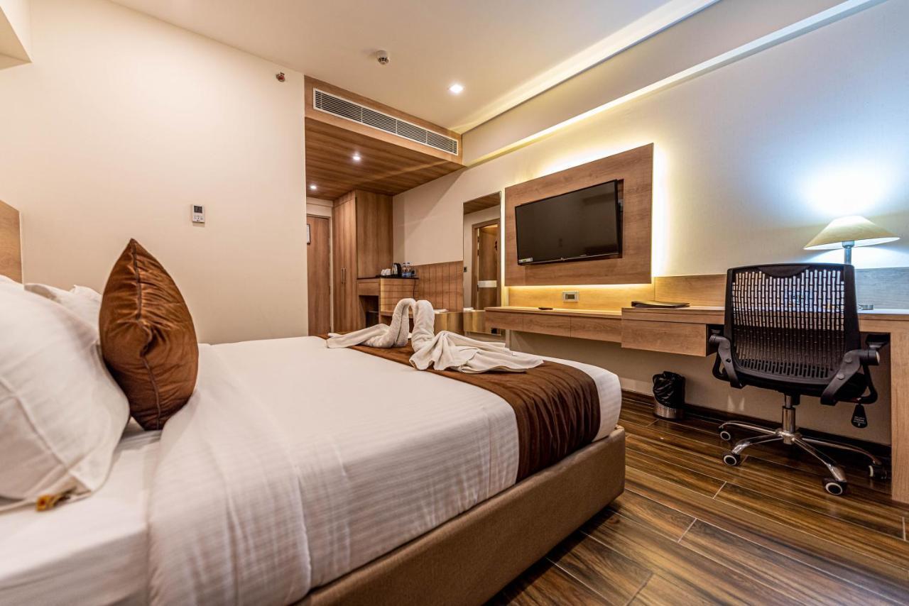 The Elite Lucknow Convention Hotel ภายนอก รูปภาพ