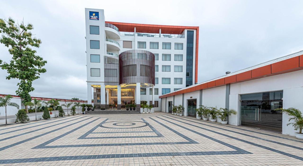 The Elite Lucknow Convention Hotel ภายนอก รูปภาพ