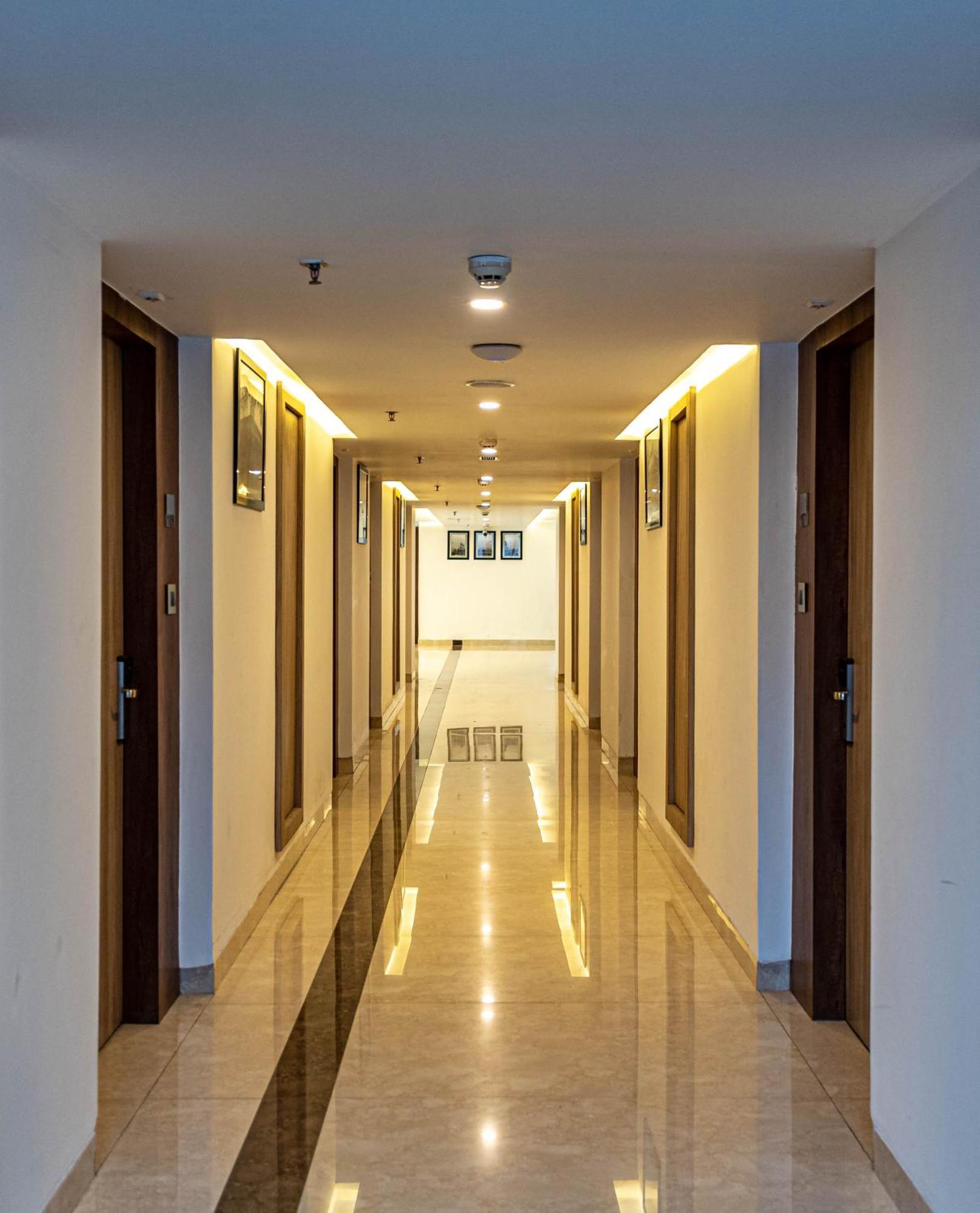 The Elite Lucknow Convention Hotel ภายนอก รูปภาพ